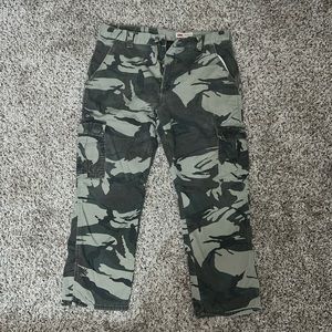 34x30 Wrangler relaxed, fit winterized, straight leg, cargo pants